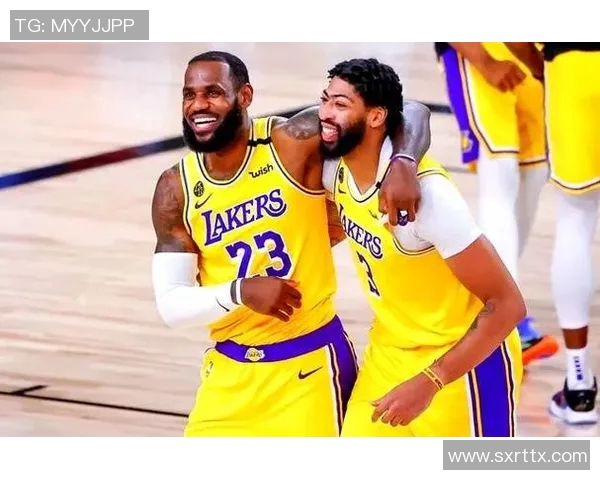 詹姆斯的传奇之路：从篮球新星到全球体育偶像的成长历程